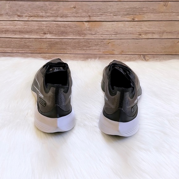 Nike Women’s Zoom Gravity - Picture 7 of 10